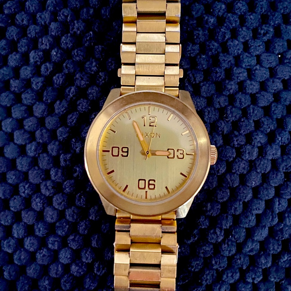 Nixon corporal watch. Gold great condition too big for my wrist
